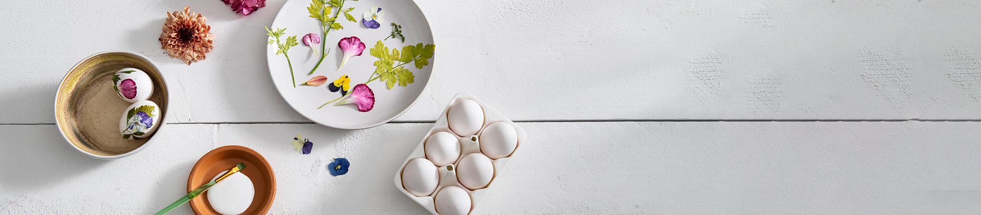 DIY: Eier mit Blumen und Kräutern