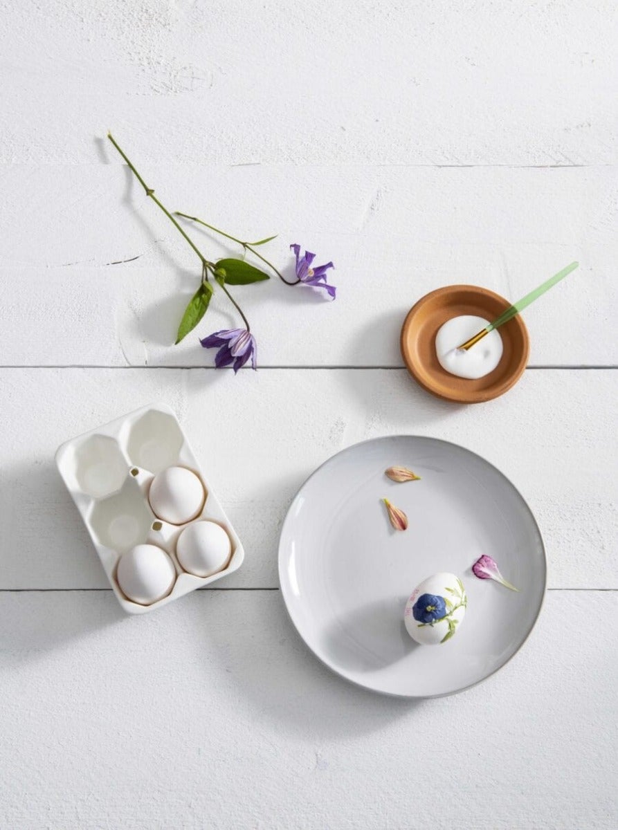 DIY Dekorierte Eier, 4. Schritt: Beklebe die Eier